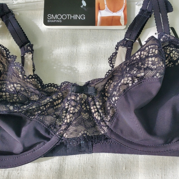 Bali Lacey Black Smoothing Shaping Underwire Bra Size 38B New with Tags - Picture 3 of 5